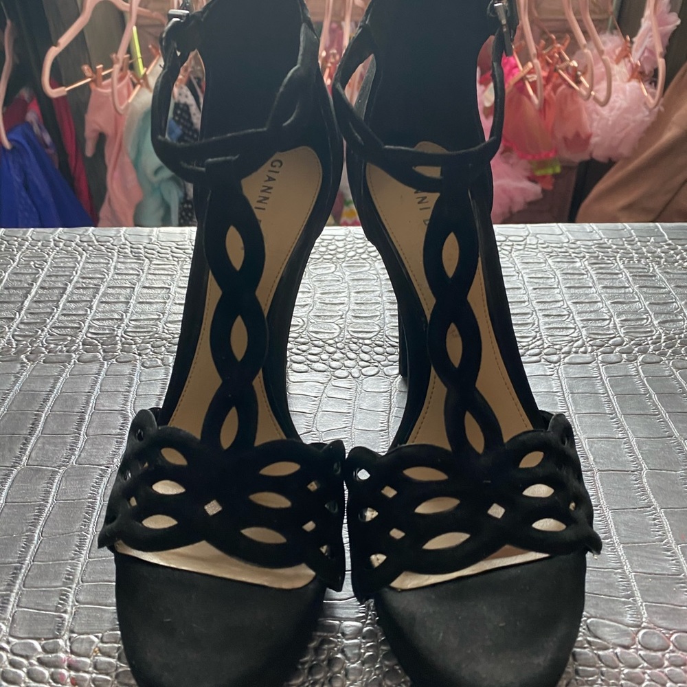 Black suede Gianni Bini 8.5 dress shoes.